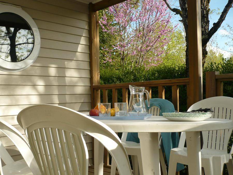 Camping Le Clos de La Lère - Mobilheim 4 personen - Mobilheim 20m² - 2 Zimmer + halbüberdachte Terrasse 7,50m². in Cayriech, Tarn-et-Garonne