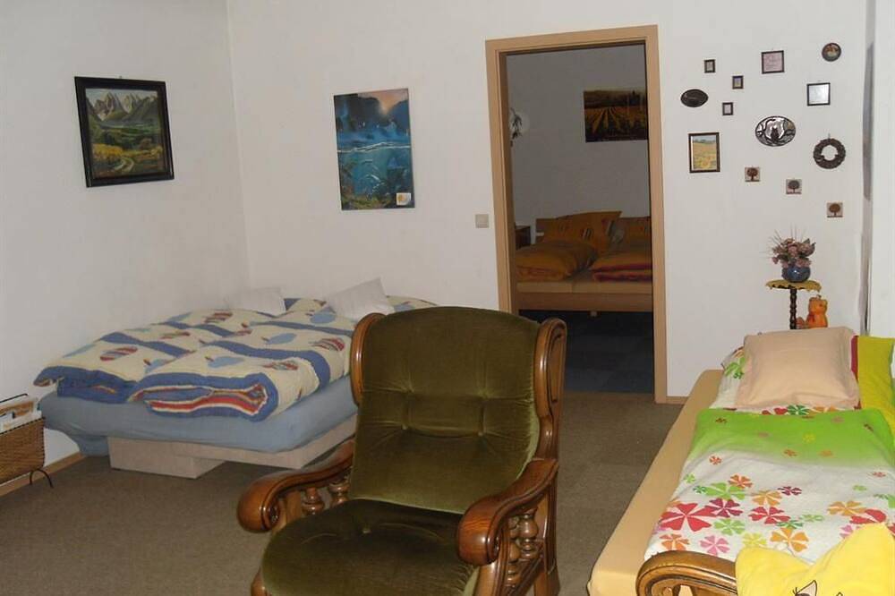 Ganze Wohnung, Ferienwohnung Haus Maggie - 5-Bettwohnung 60m² in Gleiszellen-Gleishorbach, Südliche Weinstraße