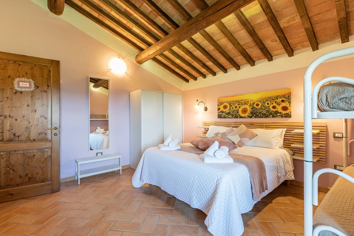 Habitación 'Girasole' con vistas a las montañas, piscina compartida y Wi-Fi in Chianciano Terme, Provincia de Siena