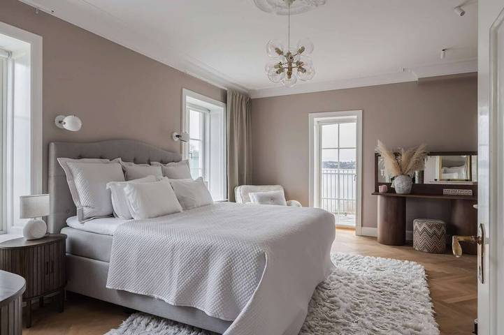 Villa Strandliv invites you to experience an extraordinary stay in a one-of-a-kind residence. in Gustavsberg, Stockholmer Schärengarten