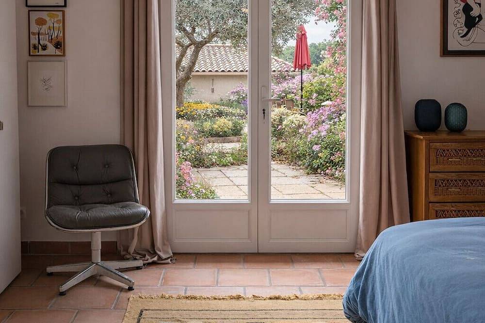 Large house with private pool in Graveson in Graveson, Region de Arles