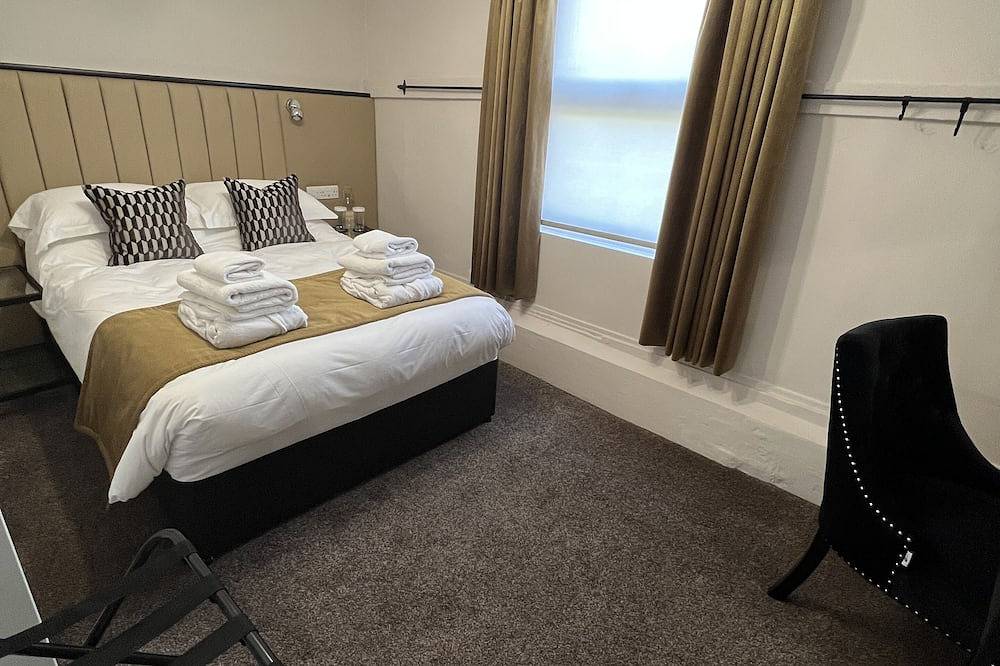 Awarded 'Best Boutique Stay' w/hot tub, bar and karaoke room in Chelmsford, Essex