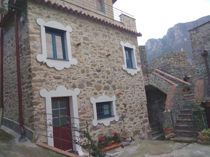 Chambre d’hôte pour 2 personnes, avec Balcon ainsi que Terrasse et Vue à Castelbianco
