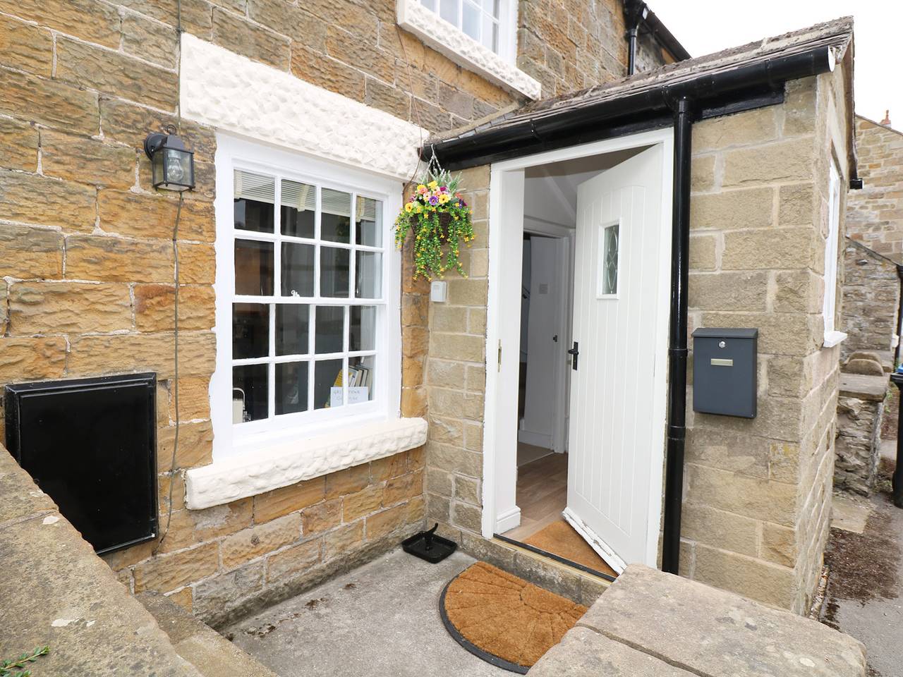 Gritstone Cottage in Great Longstone, Derbyshire