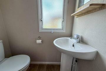 Static Caravan for 6 People in Waveney District, Suffolk, Photo 4