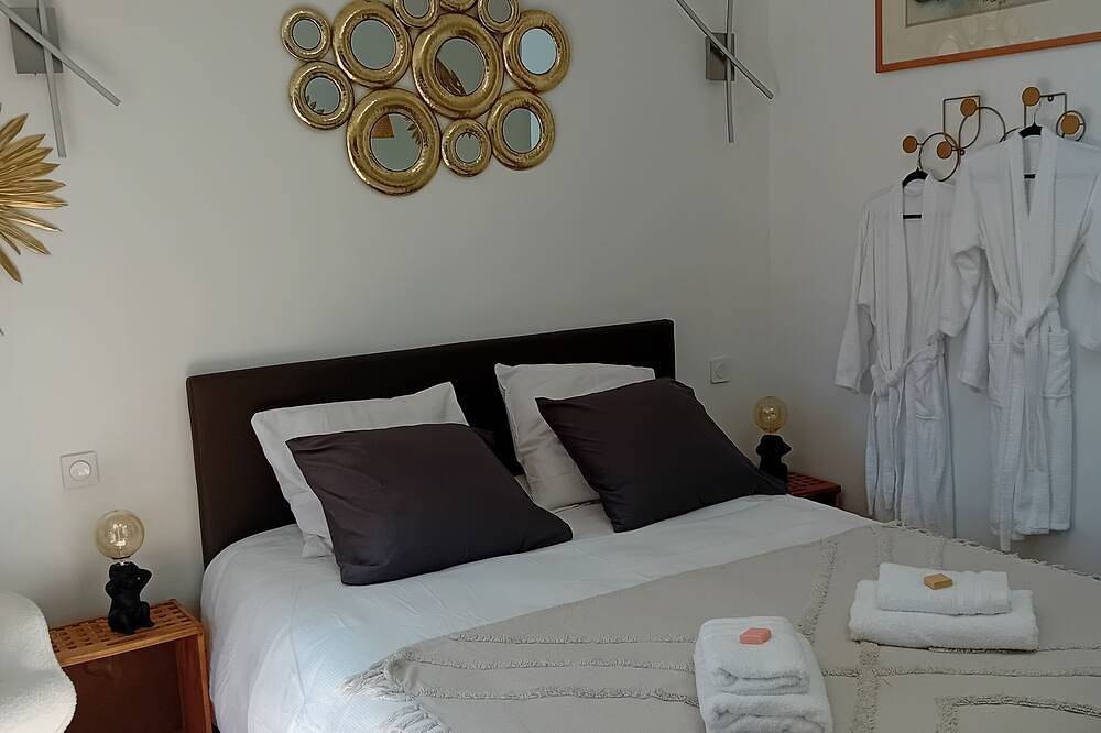 Appartement entier, L'atelier des rêves , studio indépendant avec spa extérieur privatif ! in Fontès, Côte méditerranéenne (France)