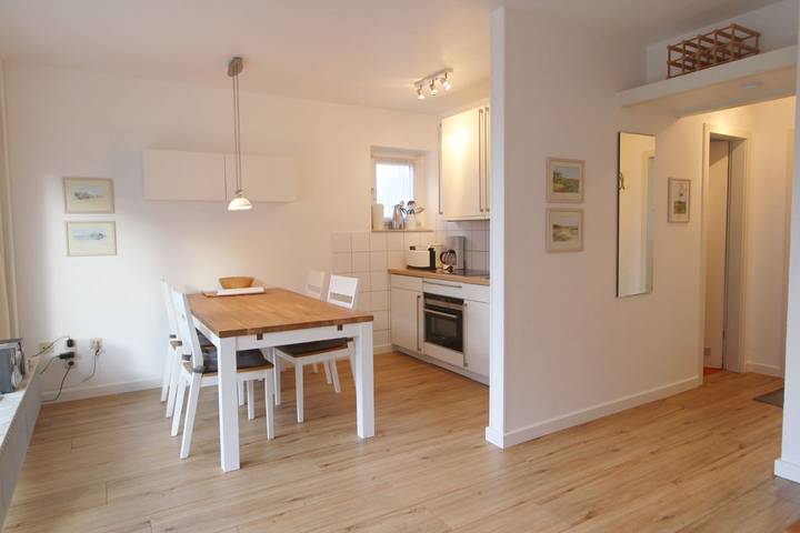 Ganze Wohnung, Wunderbar helle Erdgeschoss-Wohnung in hervorragender Lage in Wenningstedt in Nordfriesische Inseln (Schleswig-Holstein) (Schleswig-Holstein), Wenningstedt