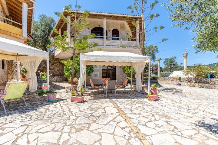 Διαμερίσματα διακοπών για 4 άτομα, με μπαλκόνι και κήπο στον Οζιά