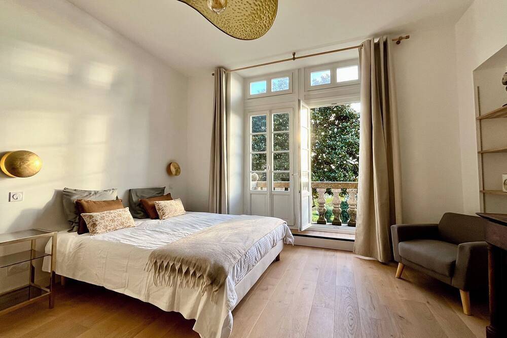 Appartement raffiné,grand balcon face à la mer dans demeure de charme historique in Carantec, Ceinture Dorée