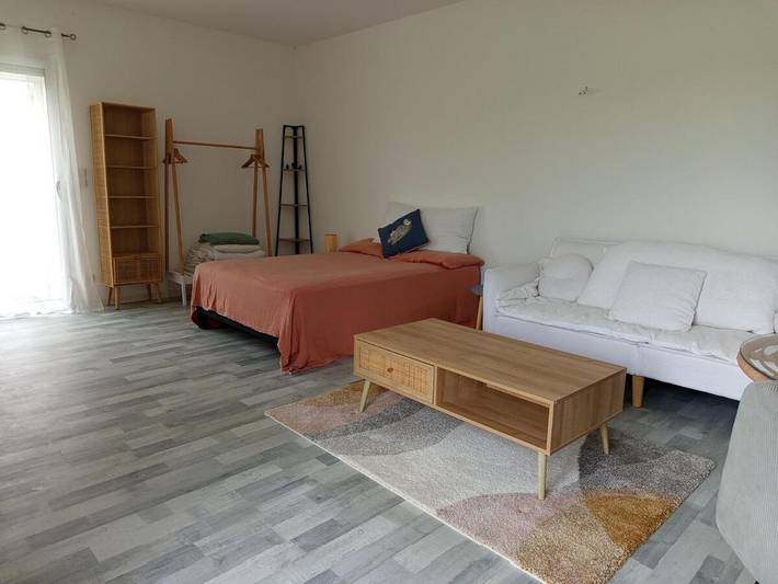 Gîte pour 2 personnes, avec vue ainsi que jardin et terrasse dans Semens