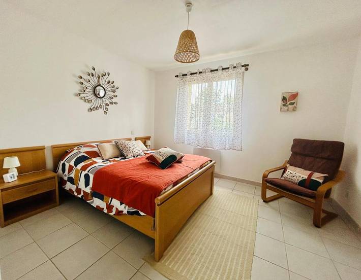 Location de vacances pour 8 personnes, avec terrasse ainsi que jardin et piscine à Les Cammazes - 3