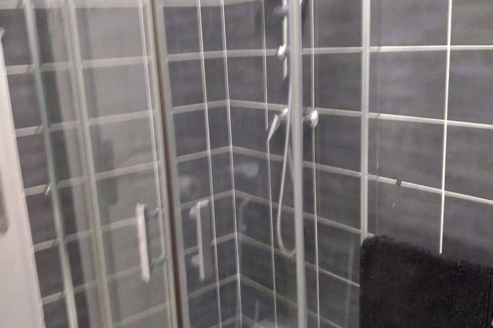 Entire apartment, Saens 1-t2 Avec Balcon-garage Optionnel-centre & 16km des Plages in Béziers, Côte d'Améthyste