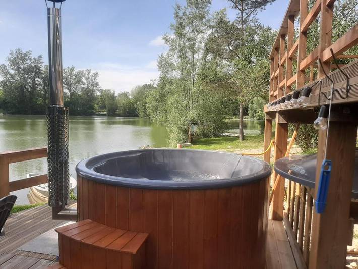 Gîte pour 6 personnes, avec vue ainsi que jardin et vue sur le lac, animaux acceptés à Brégnier-Cordon - 3