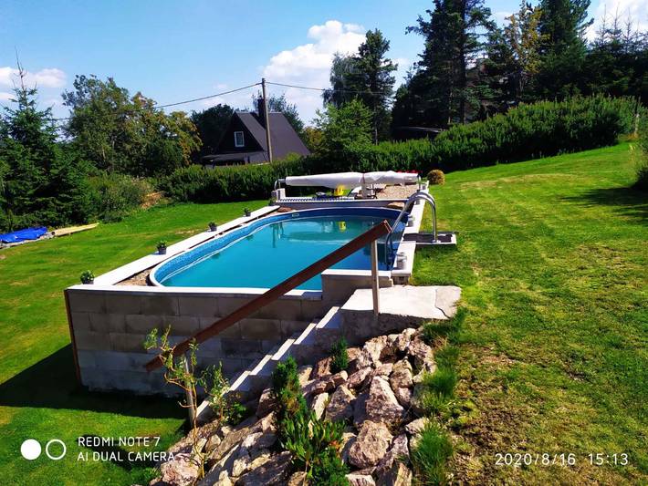 Bungalow mit dem Außenpool und Fitnessgeräte in Boleboř, Erzgebirge (Tschechien)