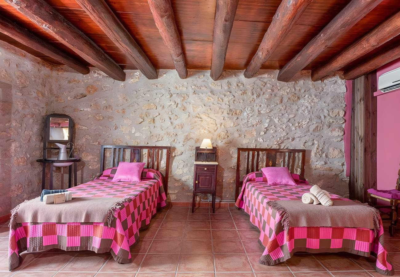 Country House 'Casa Rural Angelita' with Mountain View, Wi-Fi and Air Conditioning in Rossell, Natural Park Tinença de Benifassà