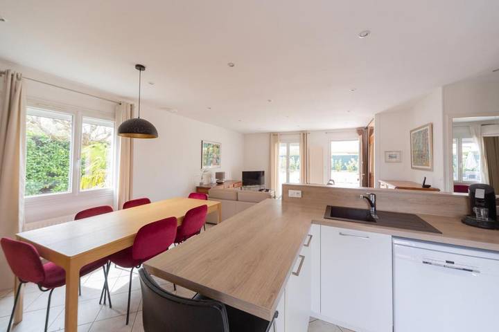 Location de vacances pour 6 personnes, avec jardin ainsi que terrasse et piscine à Belleville - 3