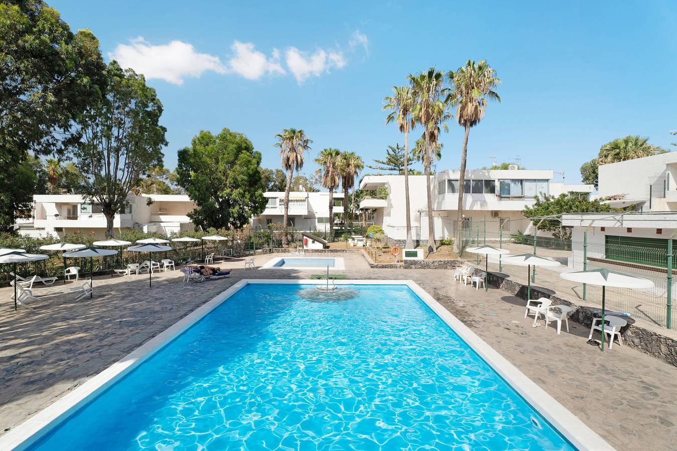 Appartement entier, Vacances 'Noa' avec piscine partagée, Wi-Fi et climatisation in Costa del Silencio, Arona