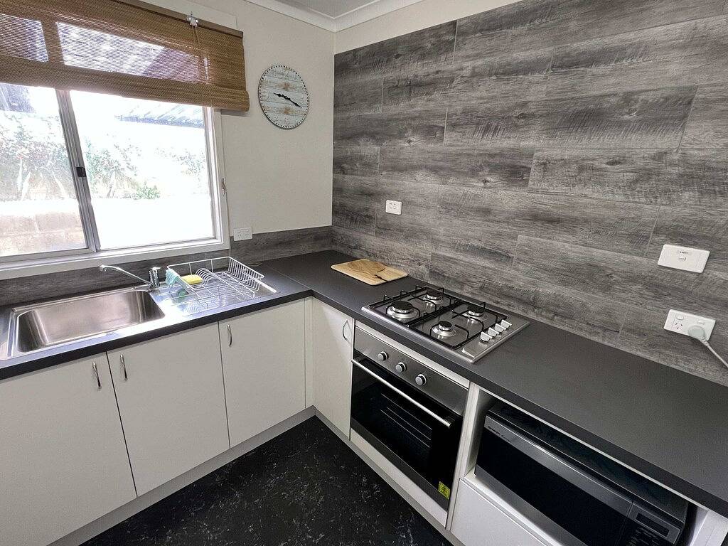 The Beach Shack - Ocean Views, Close To The Beach in Guilderton, Western Australia