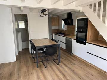 Gîte pour 5 personnes, avec terrasse ainsi que piscine et jardin dans Plage de La Hume