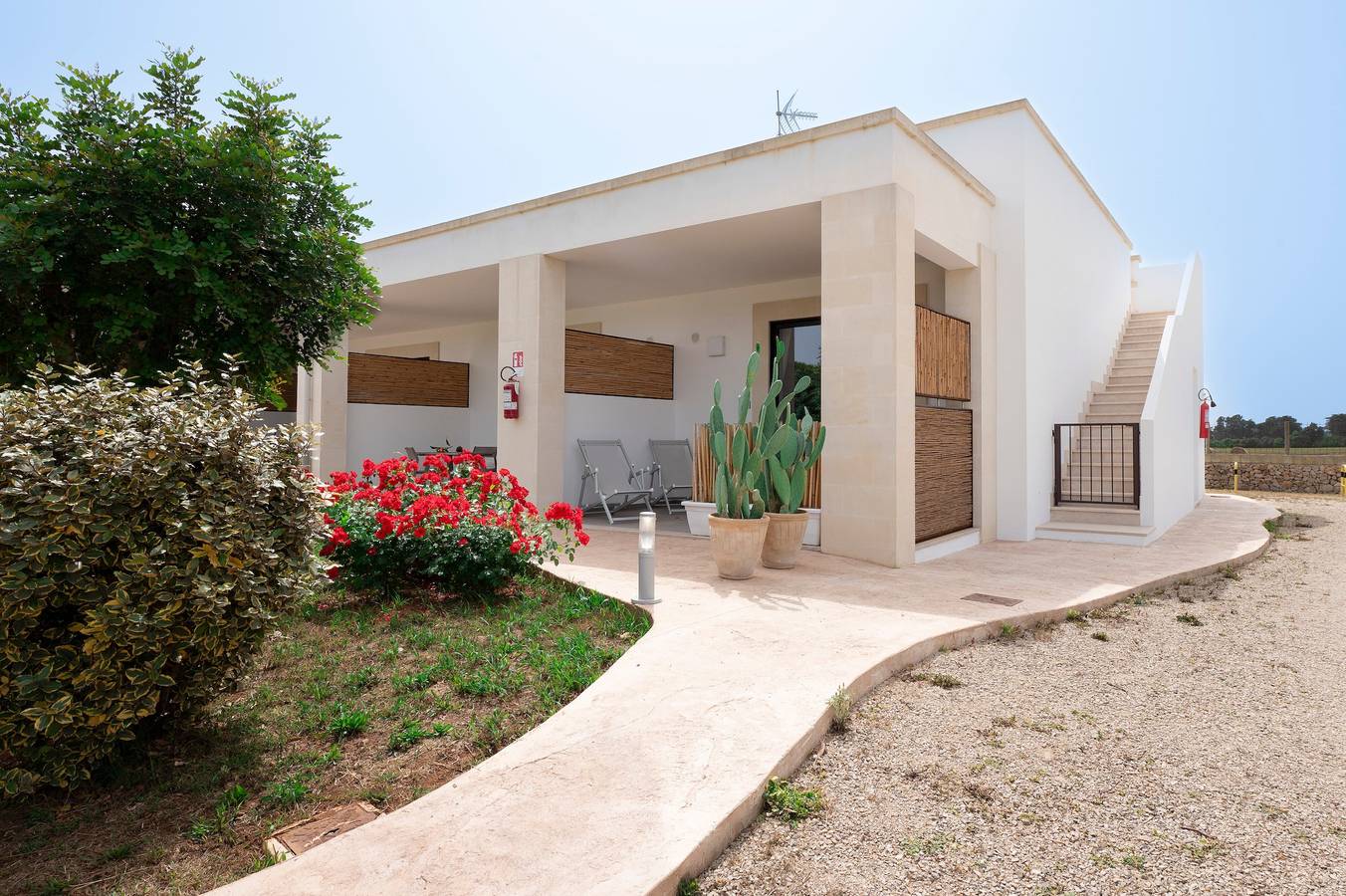 Entire apartment, Apartment 'Tenuta Vigna Corallo - Mimosa' with Shared Pool, Wi-Fi and Air Conditioning in Baia dei Turchi, Otranto region