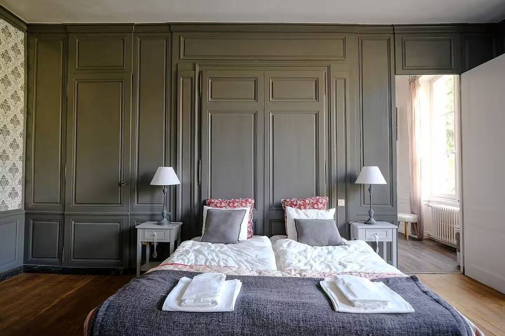 Tremendous 8-bedroom castle in Isle-sur-Marne in Isle-sur-Marne, Marne