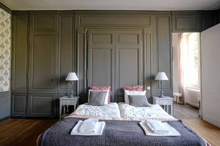 Tremendous 8-bedroom castle in Isle-sur-Marne in Isle-sur-Marne, Marne