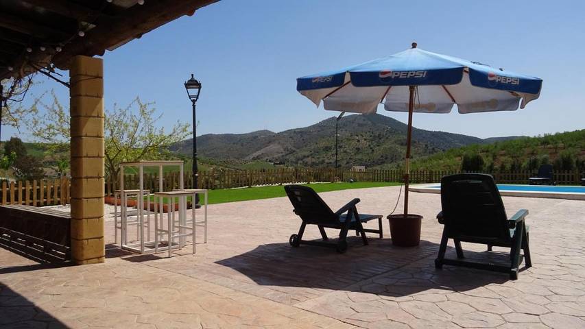 Location de vacances pour 8 personnes, avec vue ainsi que piscine et jardin à Casabermeja - 2