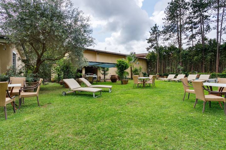 Habitación 'Villa Lombardi - Habitación 5' con piscina compartida, Wi-Fi y aire acondicionado in Camaiore, Costa de la Maremma