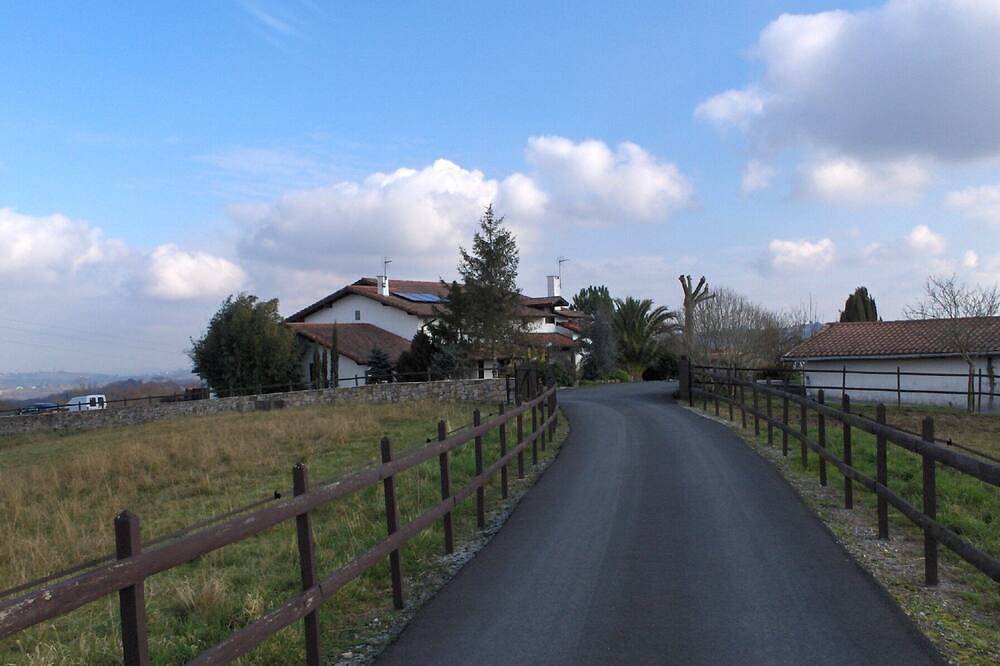 Appartement Situé au rez de Chaussée D'une Maison in Mouguerre, Bayonne und Umgebung