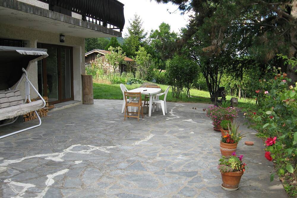 Appartement entier, Bienvenue. Appt plein pied au calme avec terrasse et jardin in Valgelon-La Rochette, Région de Chambéry