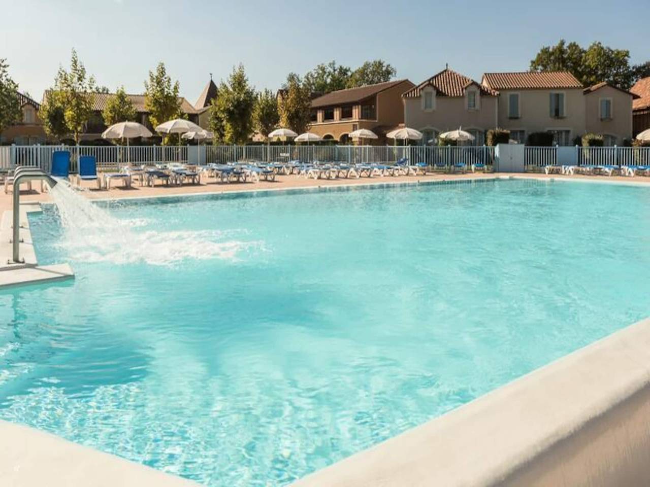 Entire apartment, Apartment in Monflanquin near Public Pool in Monflanquin, Villeneuve-sur-Lot region