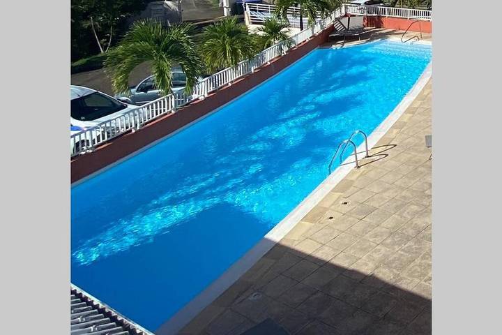 Appartement de vacances pour 5 personnes, avec jardin ainsi que piscine et vue