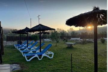 Agriturismo pour 20 personnes, avec piscine et jardin à Pruna
