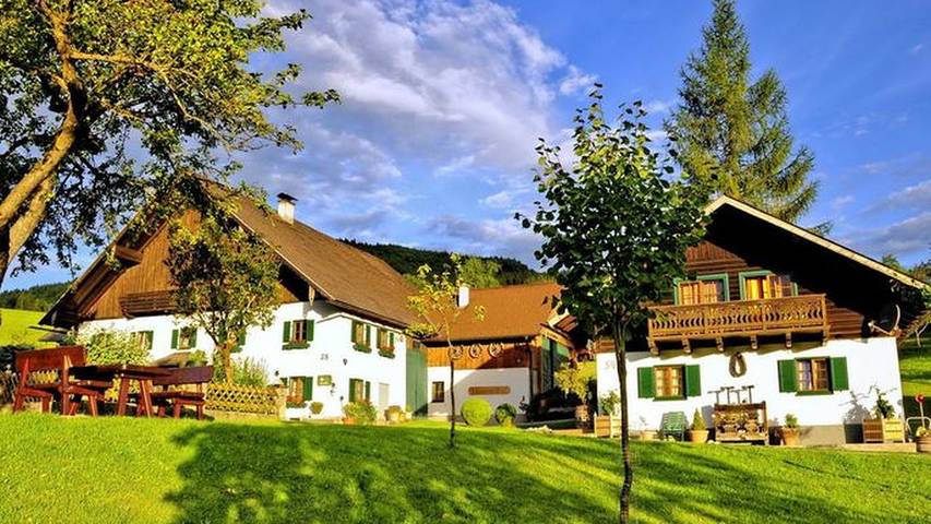Vakantiewoning voor 2 personen, with zwembad and uitzicht op het meer as well as uitzicht and tuin, kindvriendelijk in Salzkammergut mountains