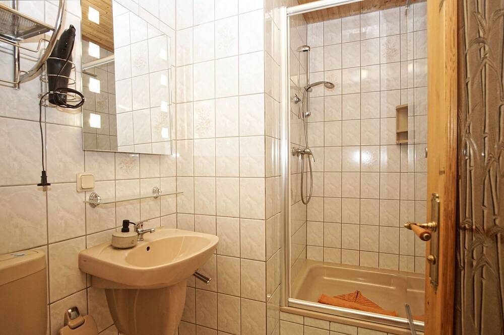 Ganze Wohnung, Gemütliche Ferienwohnung in Wassernähe - Ferienhaus Stark Ferienwohnung 01 - in Ralswiek, Bergen auf Rügen und Umgebung
