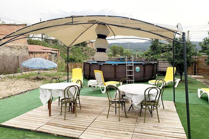 Casa rural con piscina para 13 personas, con piscina y jardín, Se admiten mascotas en Provincia de Huesca