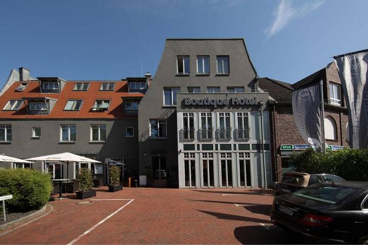 Hotel, mit Terrasse und Pool sowie Sauna und Ausblick in Buchholz in der Nordheide - 2
