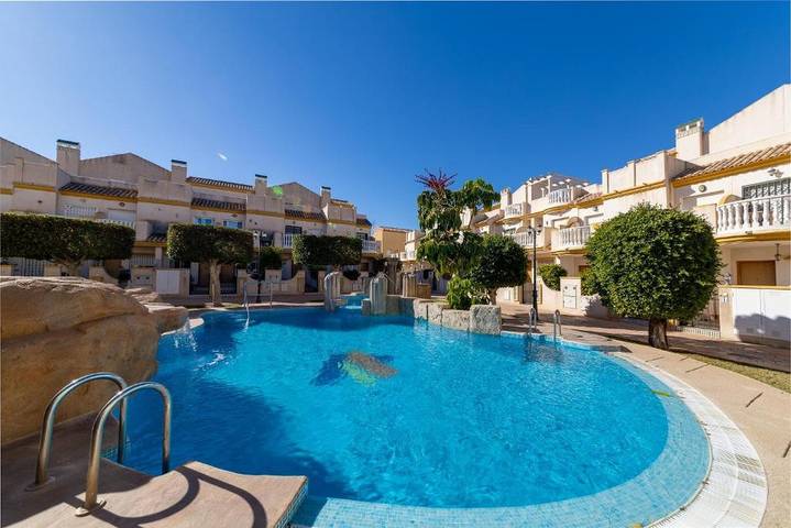 Location de vacances pour 4 personnes, avec terrasse et jardin dans Playa Flamenca - 2
