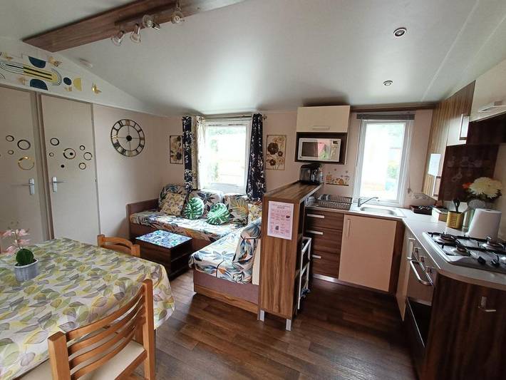 Camping pour 6 personnes, avec vue sur le lac et vue ainsi que jardin et piscine