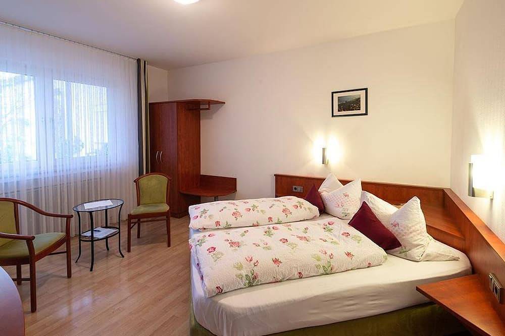 Doppelzimmer mit Dusche und Wc, Zusatzbett - Ferienweingut Monzel in Trittenheim, Moseleifel