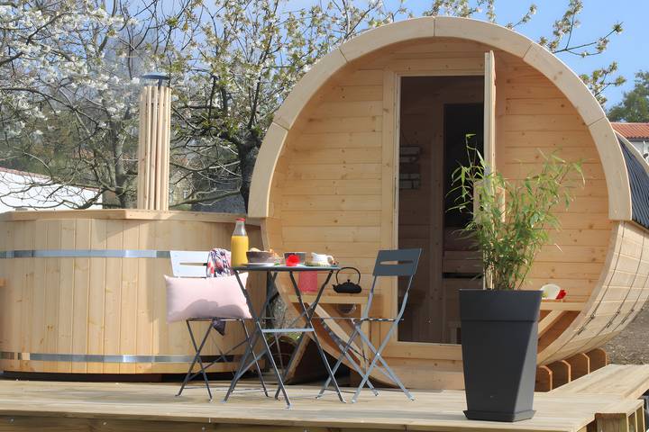 Baita per 2 persone, con giardino e idromassaggio in Francia