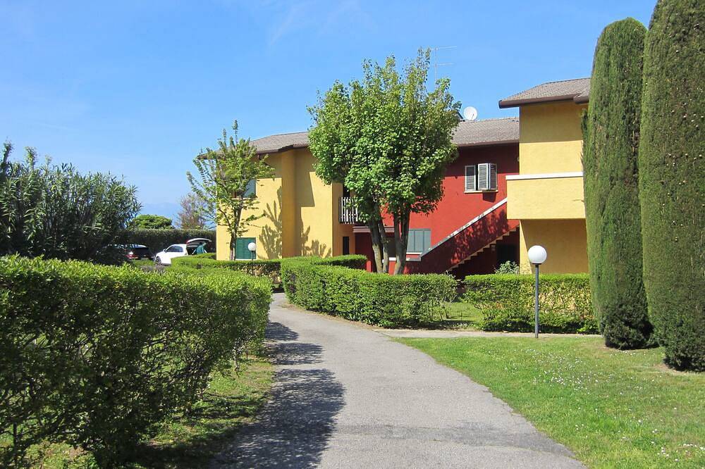 Geheel appartement, Renovated Lakefront Apartment: New Management Casa Amelias in San Benedetto (Peschiera del Garda), Peschiera del Garda