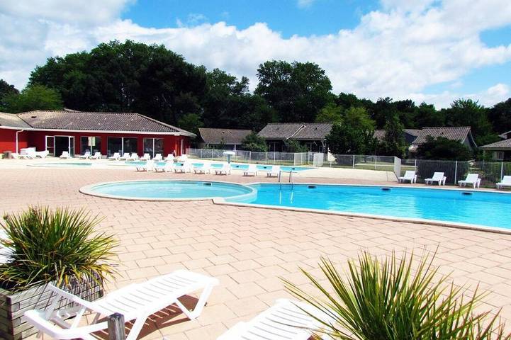 Ferienhaus für 8 Personen, mit Pool und Balkon - 1