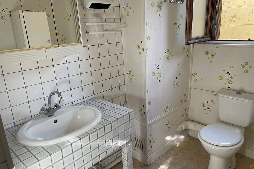 Entire apartment, F2 ground floor with garden, pets allowed free private parking in Villebret, Montluçon region