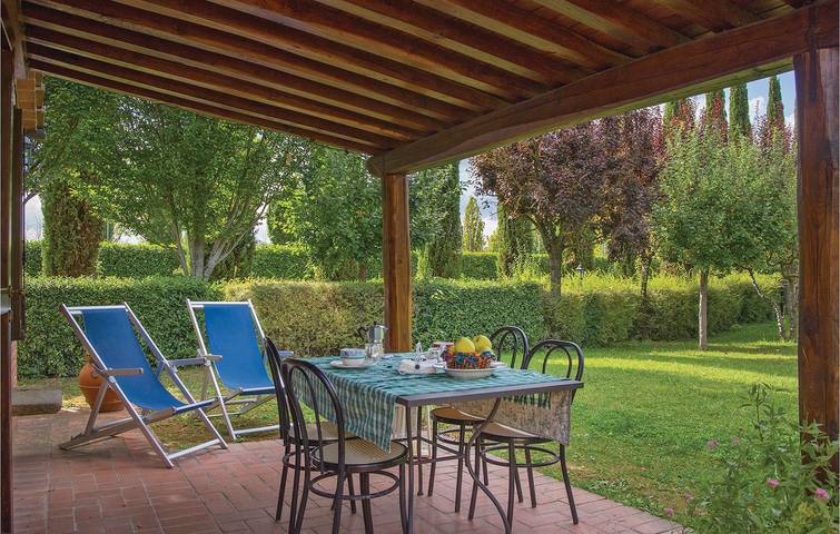 Appartamento a bordo piscina con parcheggio e cucina in Castiglione del Lago, Lago Trasimeno