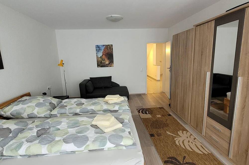 Ganze Wohnung, Wochenpreis 5-Bett-Ferienwohnung, 2 Schlafräume - Ferienwohnung Eule in Mechernich, Naturpark Hohes Venn-Eifel