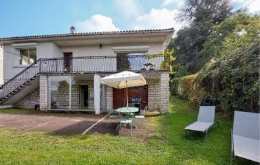 Gîte pour 6 personnes, avec jardin et terrasse à Confolens