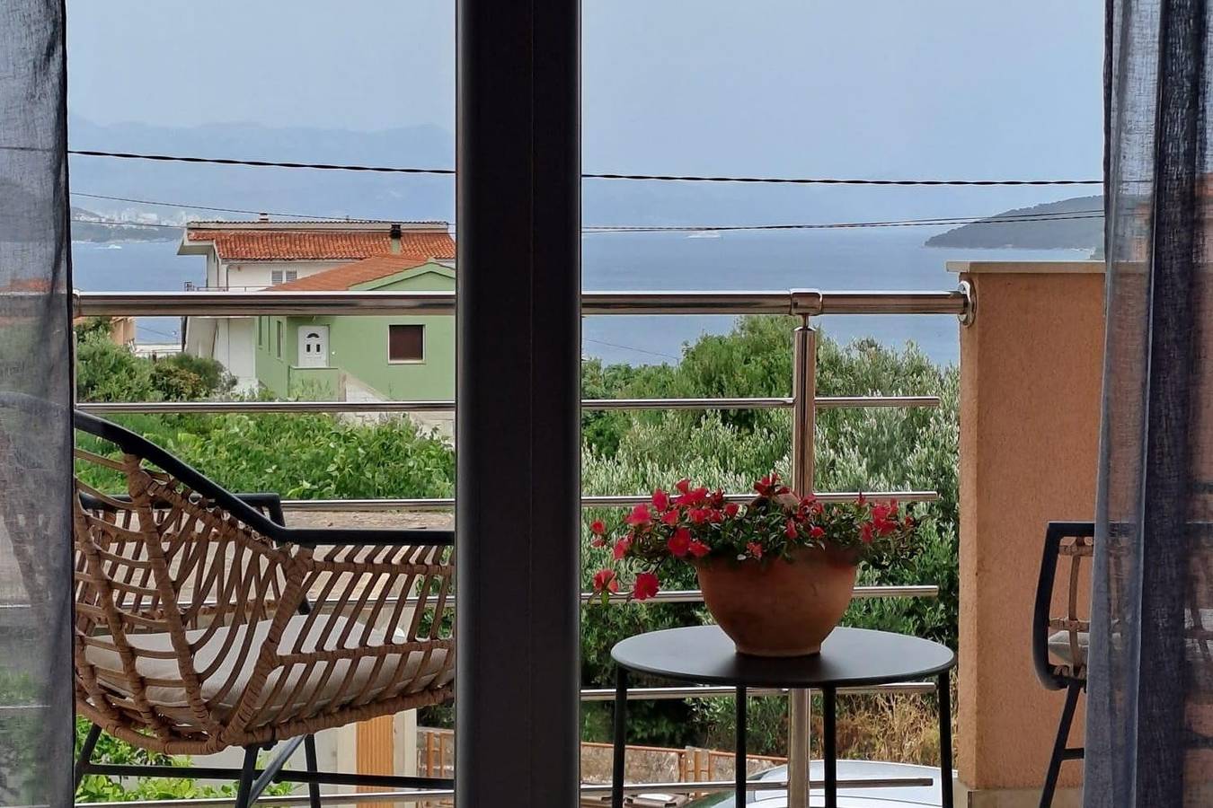 Entire apartment, Two bedroom apartment with balcony and sea view Slatine, Čiovo A-24699-a in Slatine, Ciovo