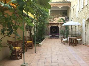 Chambre d’hôte pour 3 personnes, avec jardin et vue à Noves