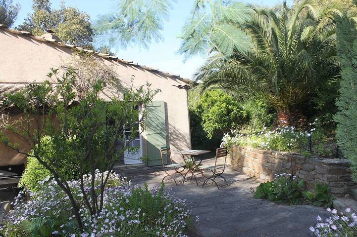 Villa mit Südausrichtung, am Meeresufer, privates Anwesen am Cap Bénat in Cap Bénat, Bormes-les-Mimosas
